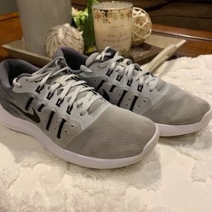 Men’s size 8.5 Nike Lunarstelos running shoes.